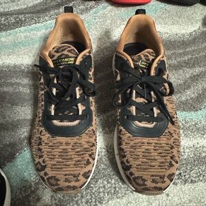 Skechers Bob’s Women’s Leopard Print Sneakers